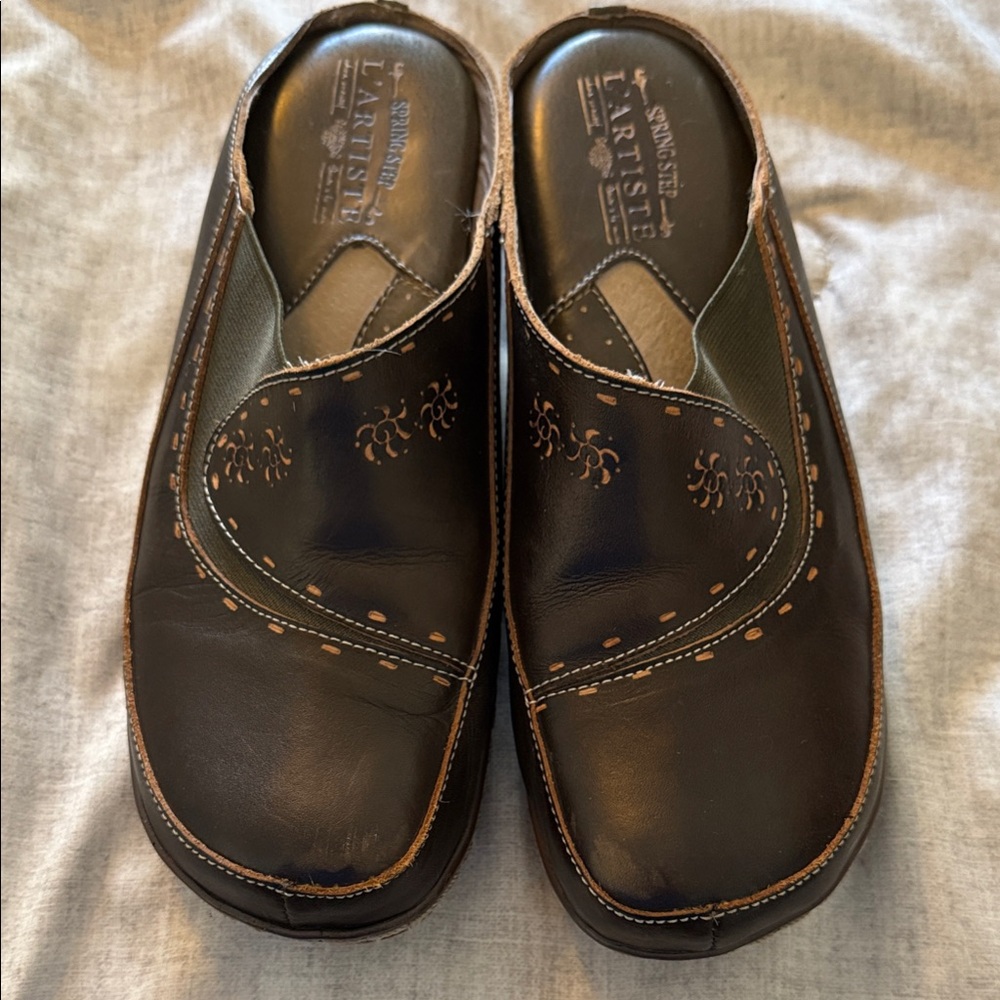 Trendy Brown Leather Mules